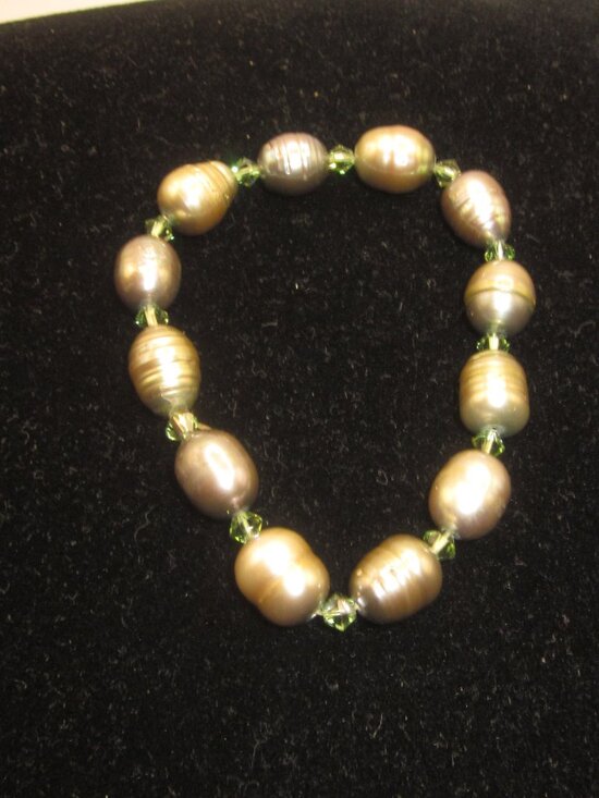 Hand Crafted Jewelry - Peacock Pearl Bracelet